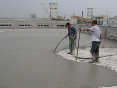 武汉石牌岭南湖武汉科技大学混凝土屋面改造施工，天泵打混凝土